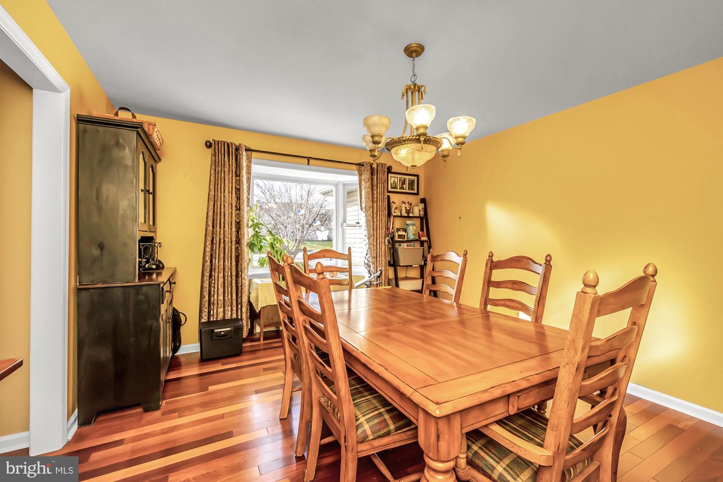 216 Sawleaf Cir
