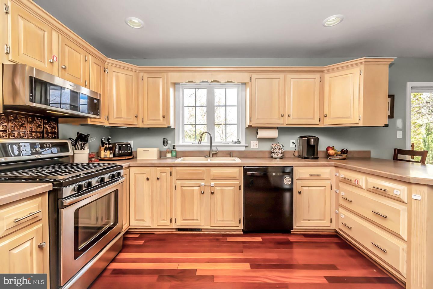 216 Sawleaf Cir
