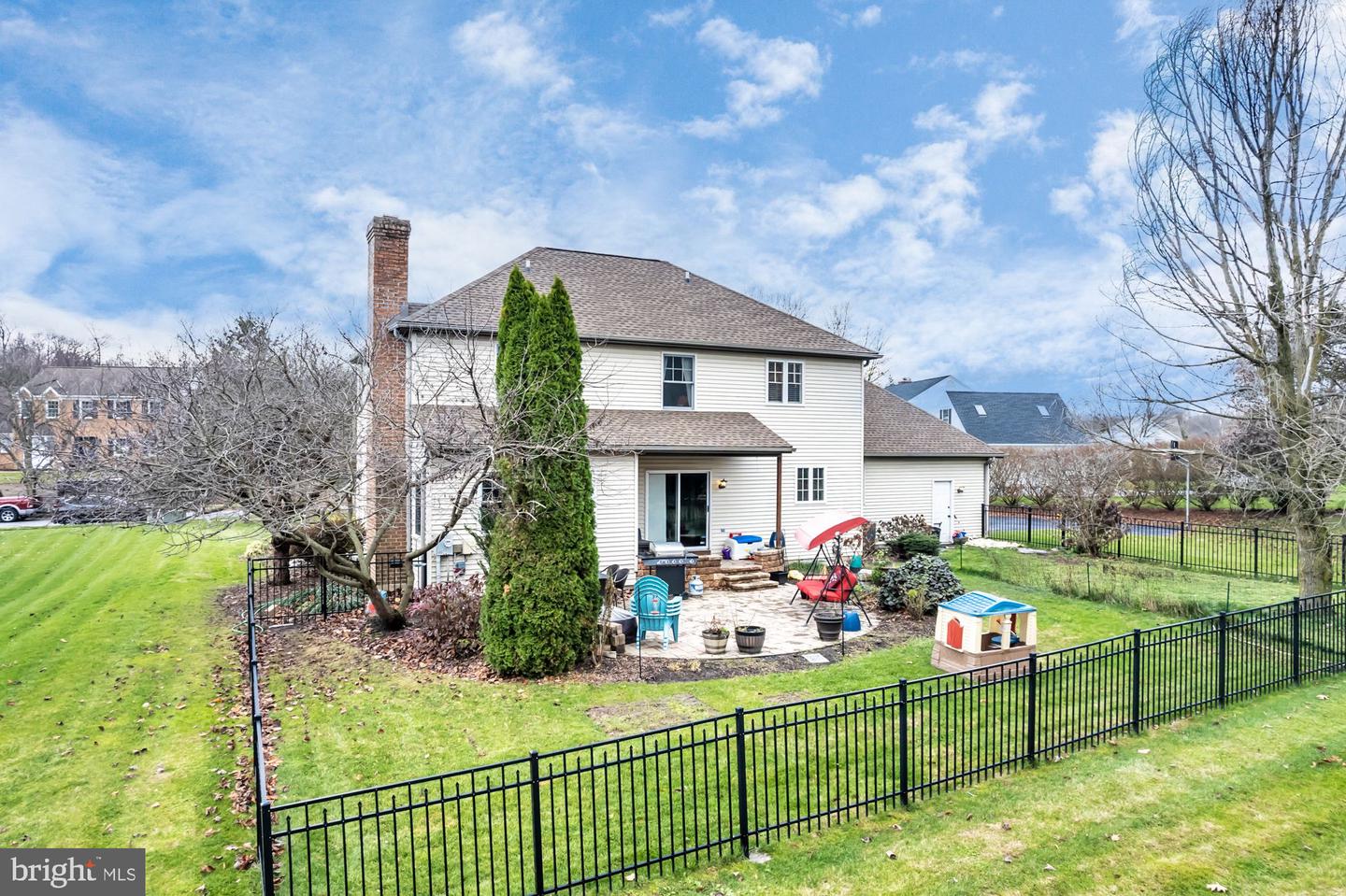 216 Sawleaf Cir