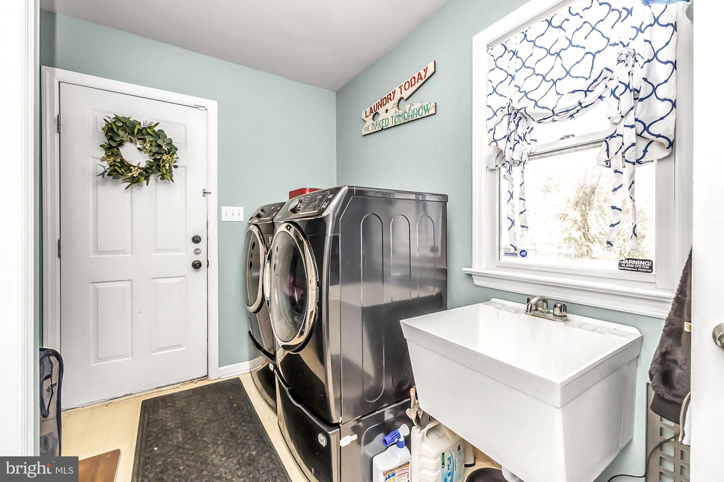 216 Sawleaf Cir