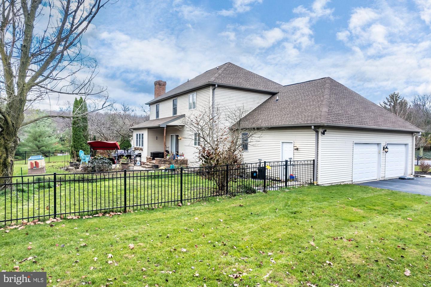 216 Sawleaf Cir