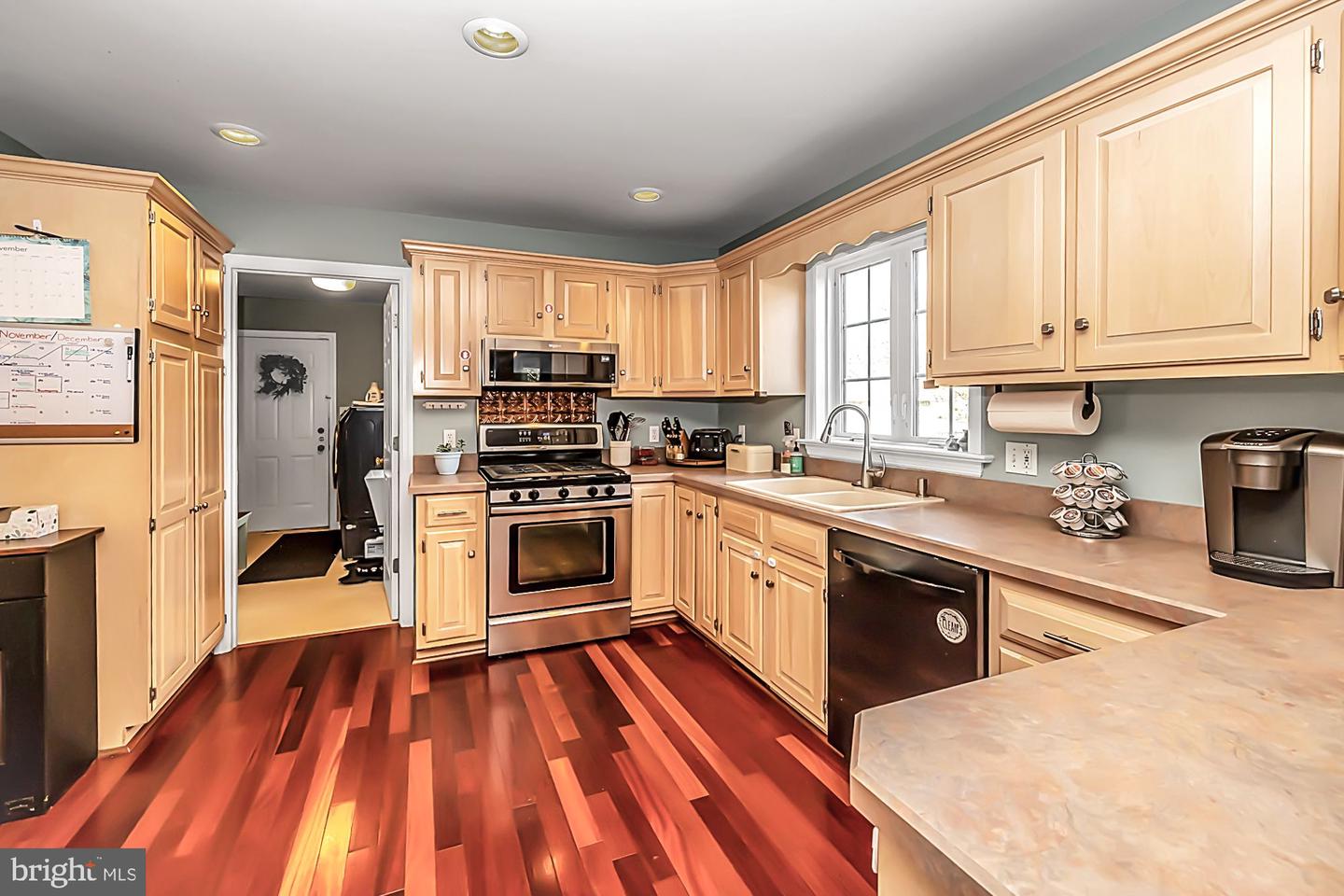 216 Sawleaf Cir