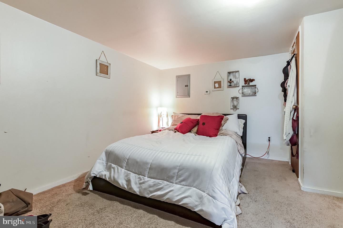132 S Woodlawn Ave