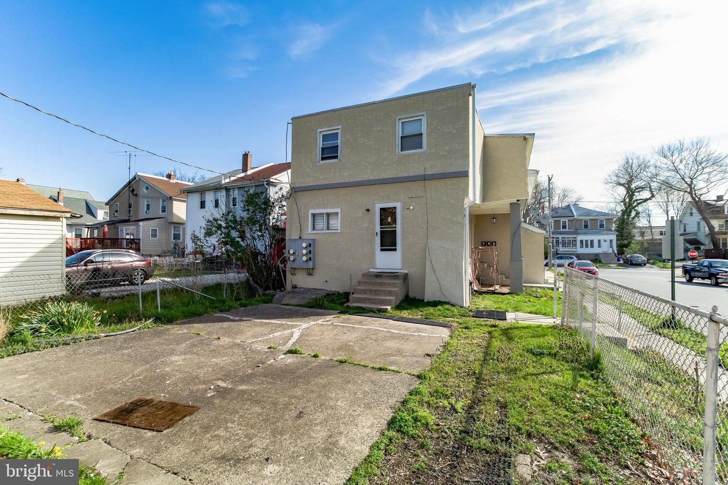 132 S Woodlawn Ave