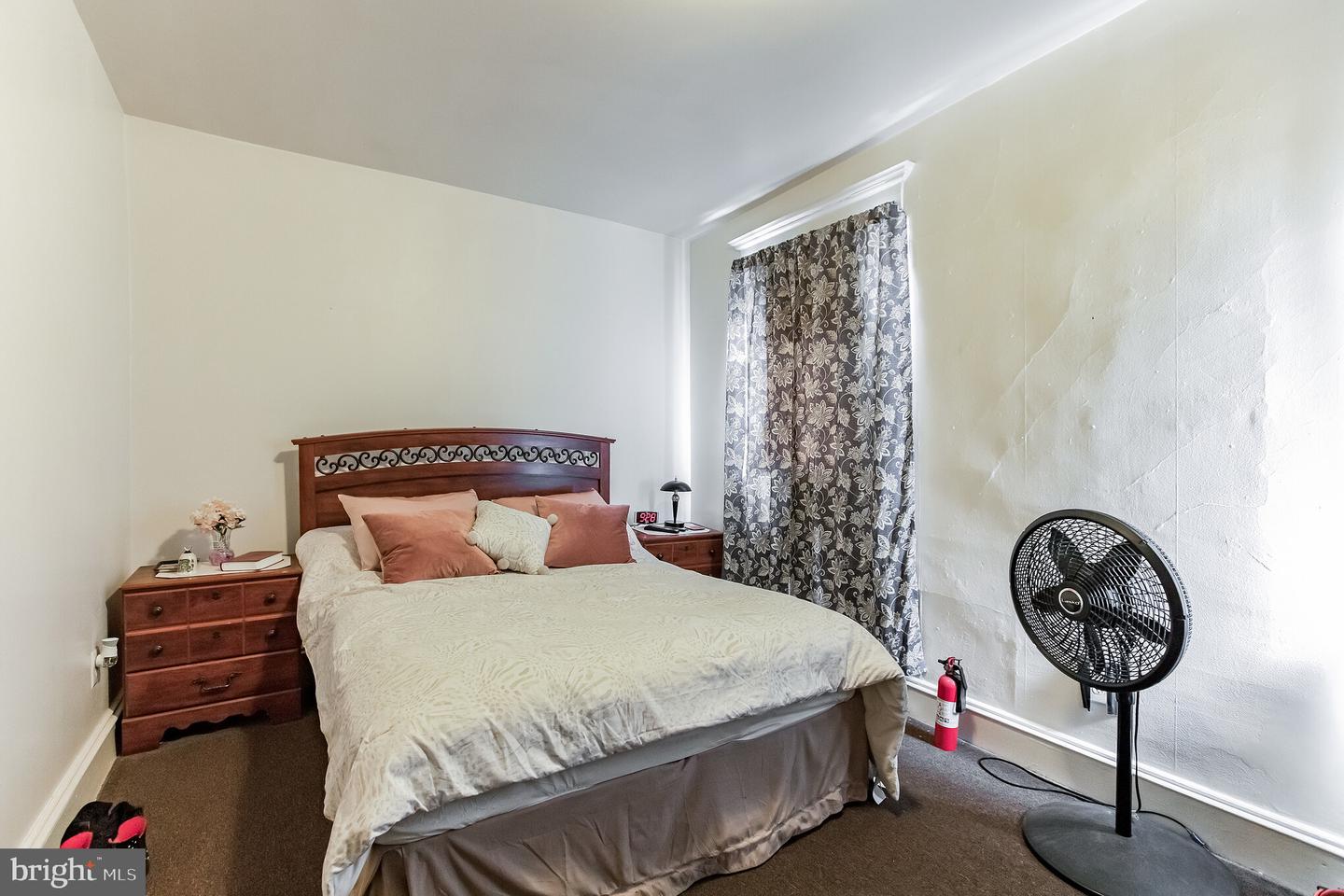132 S Woodlawn Ave