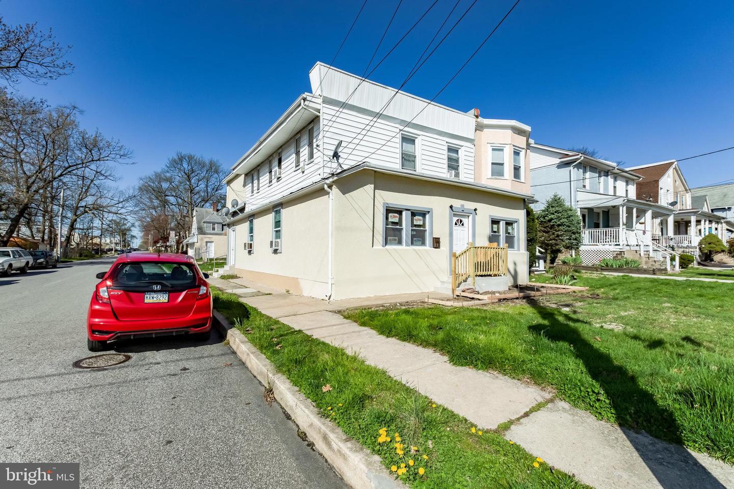 132 S Woodlawn Ave