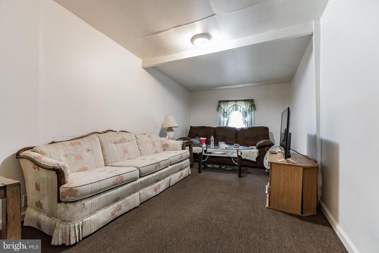 132 S Woodlawn Ave