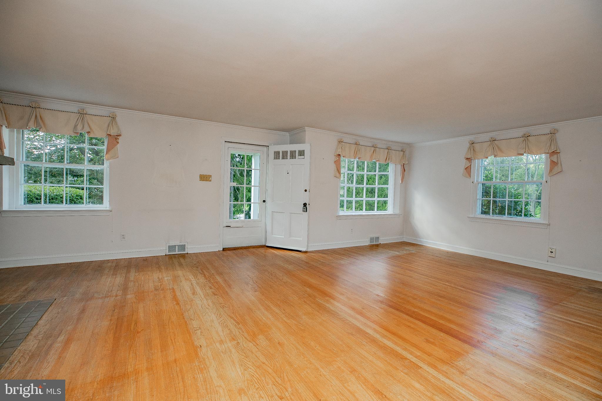 913 Drexel Ln