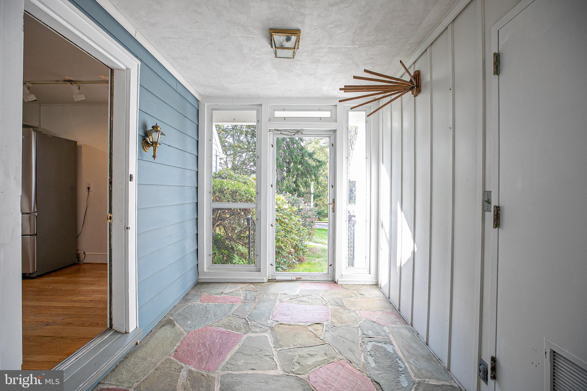 913 Drexel Ln