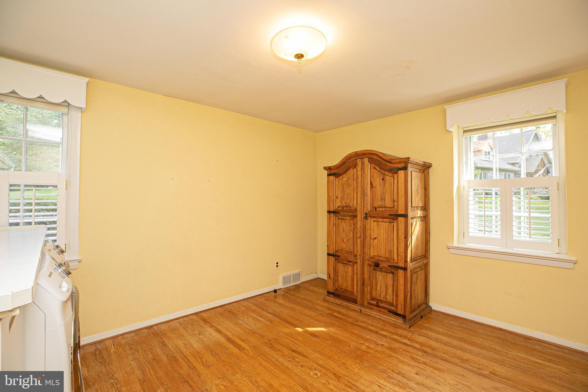 913 Drexel Ln