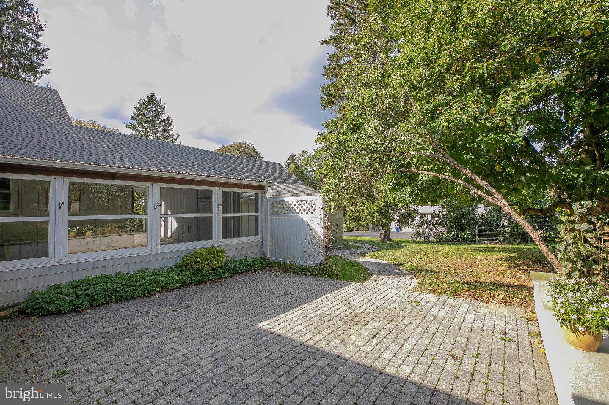 913 Drexel Ln