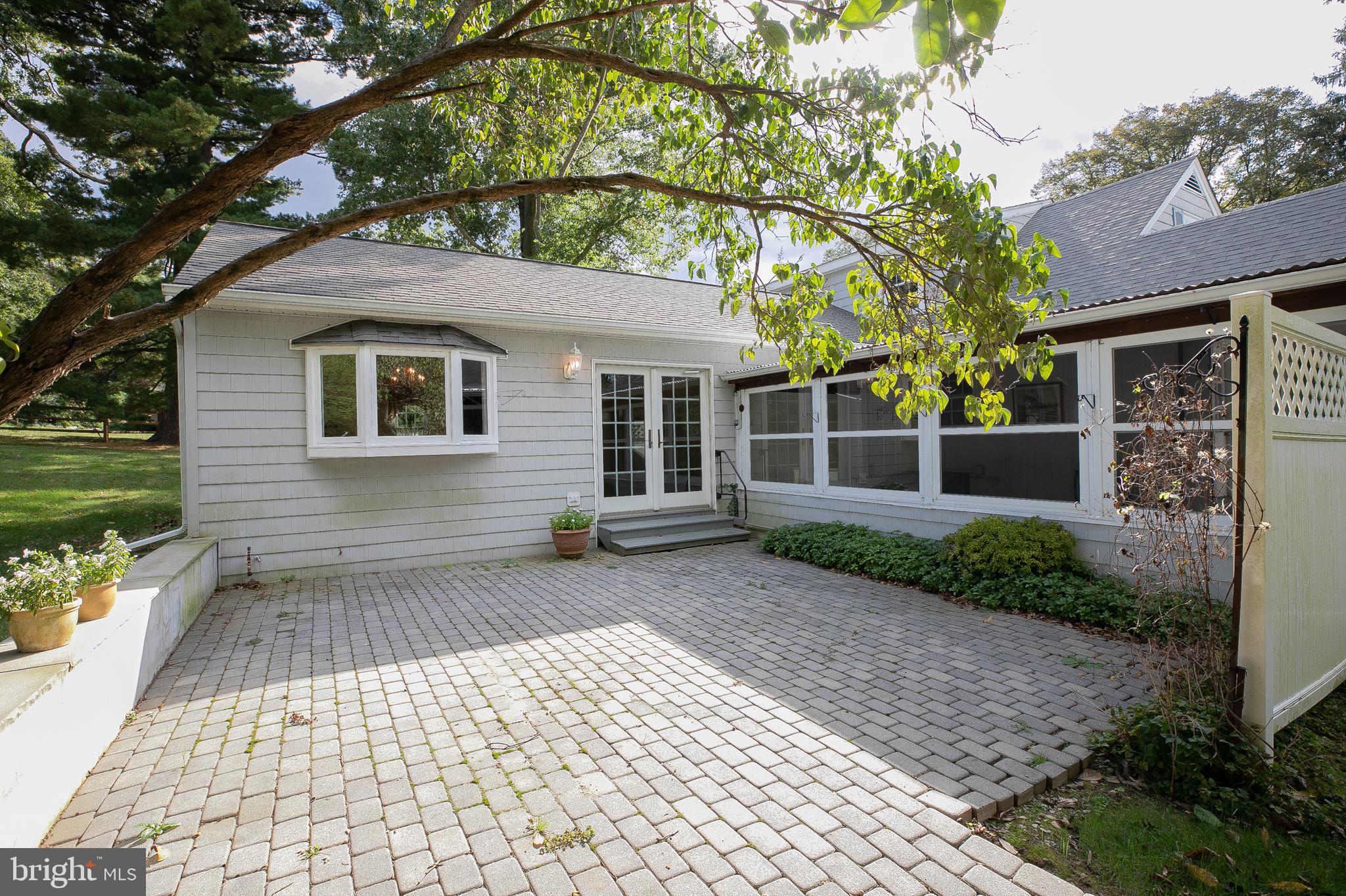 913 Drexel Ln