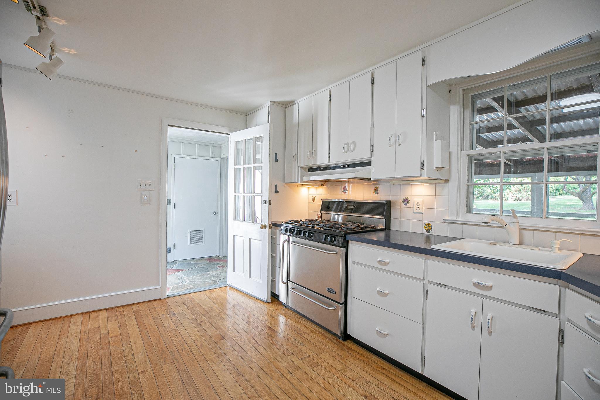 913 Drexel Ln