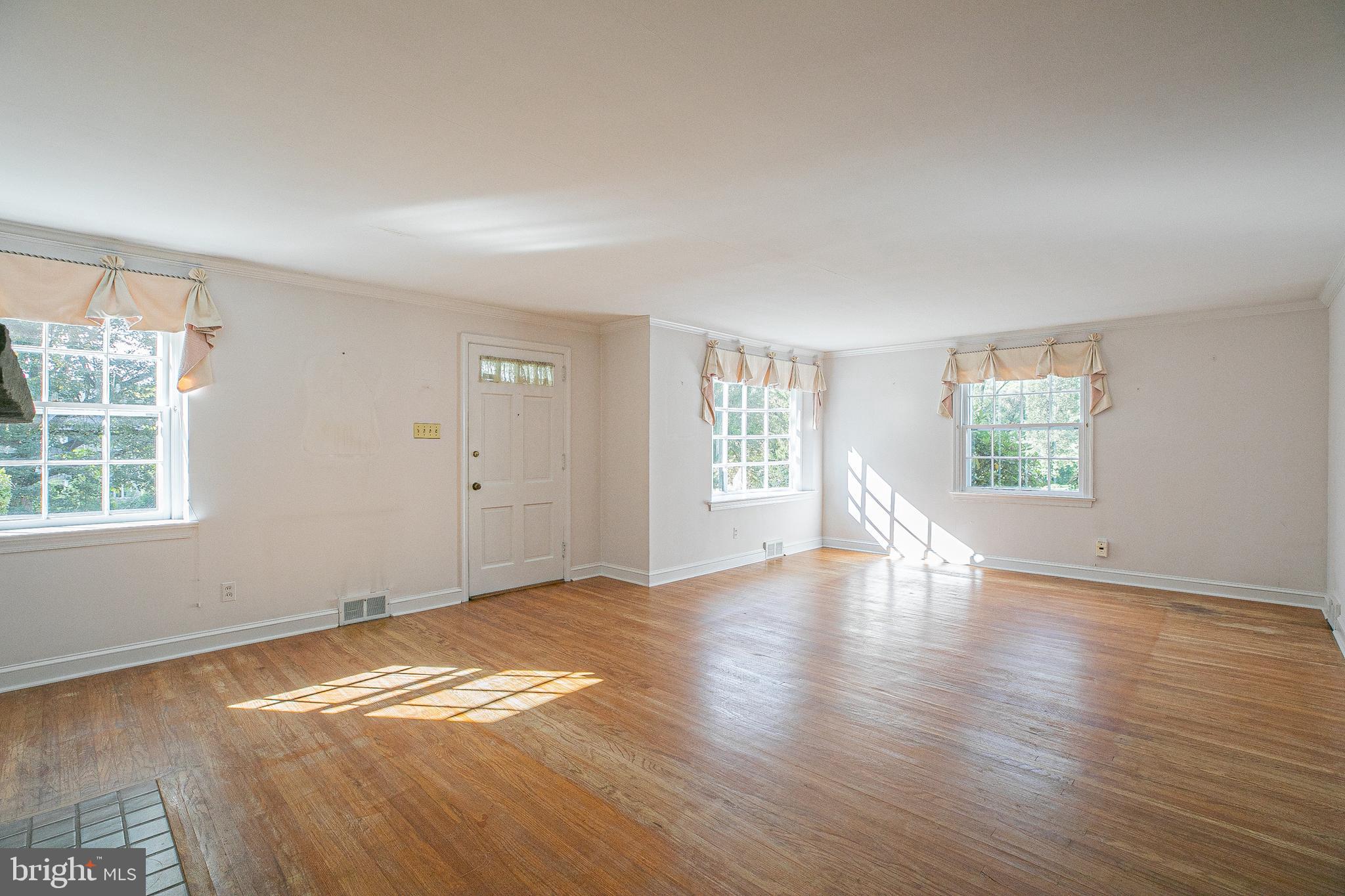 913 Drexel Ln