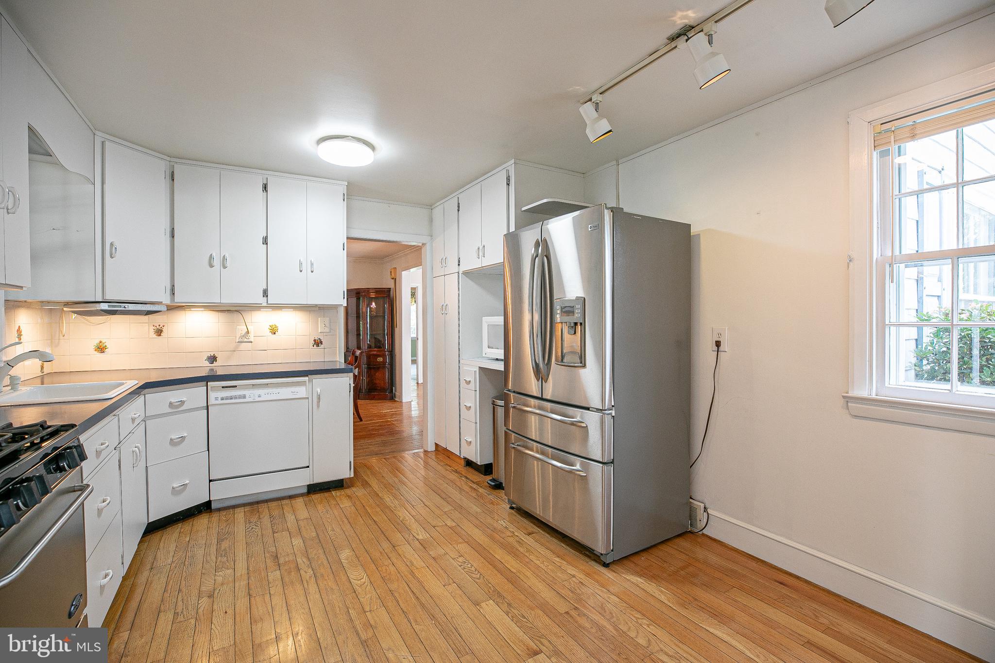 913 Drexel Ln