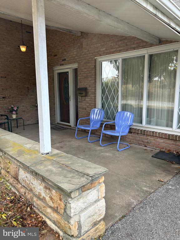 44 S Brookside Rd