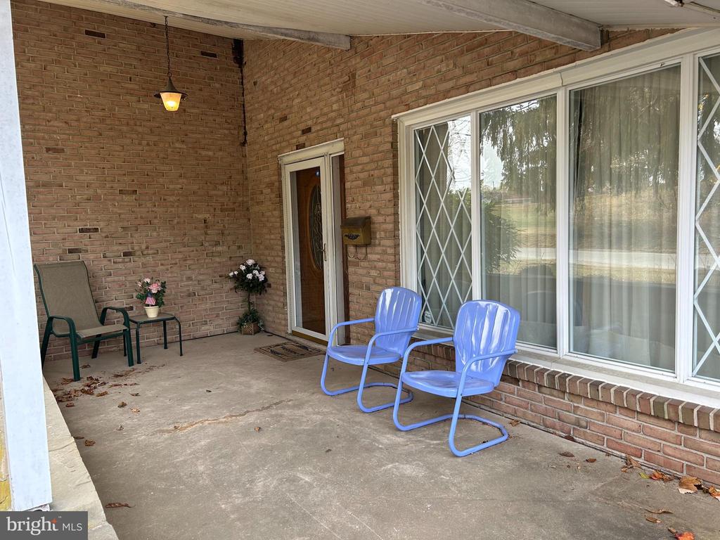 44 S Brookside Rd