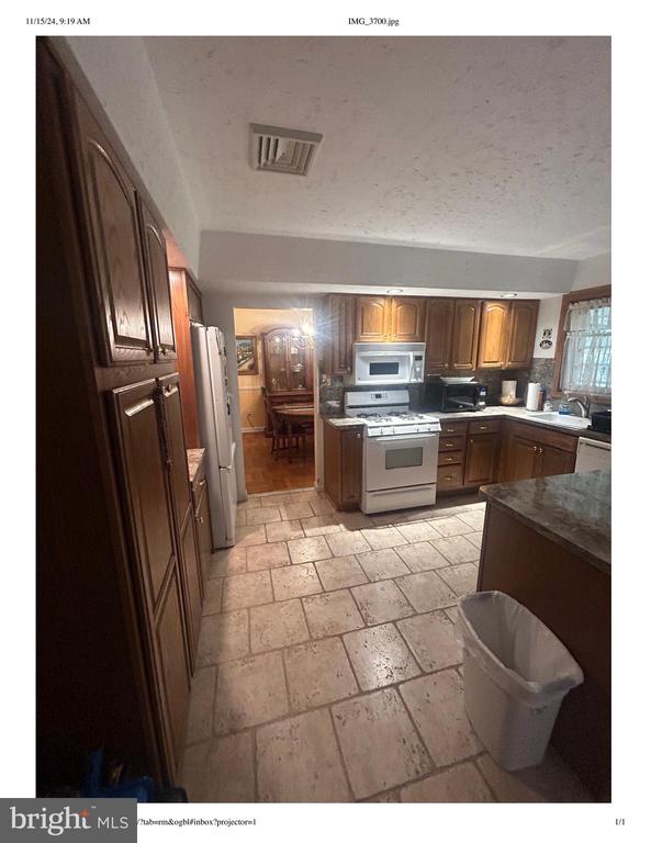 44 S Brookside Rd