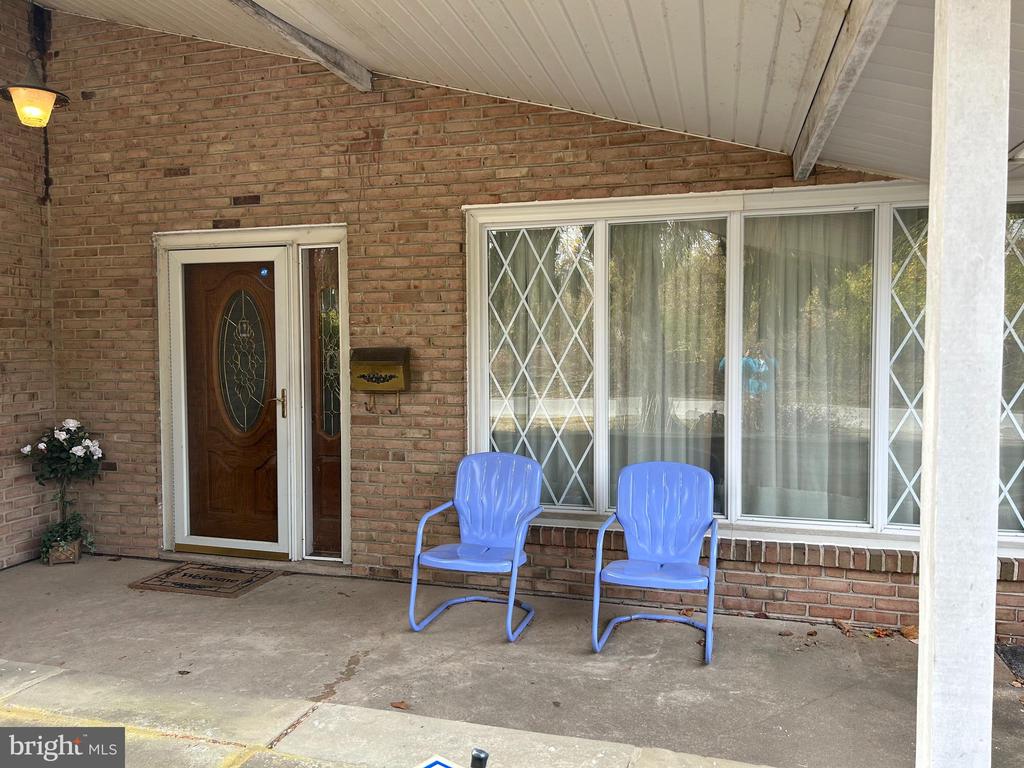 44 S Brookside Rd