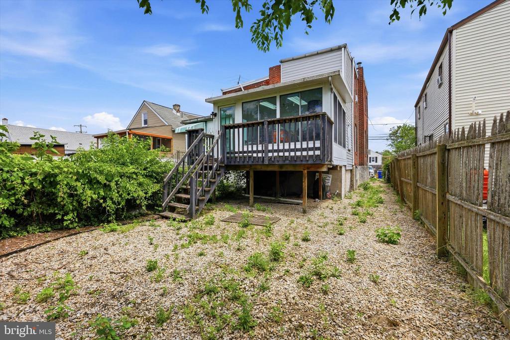 209 AMOSLAND ROAD