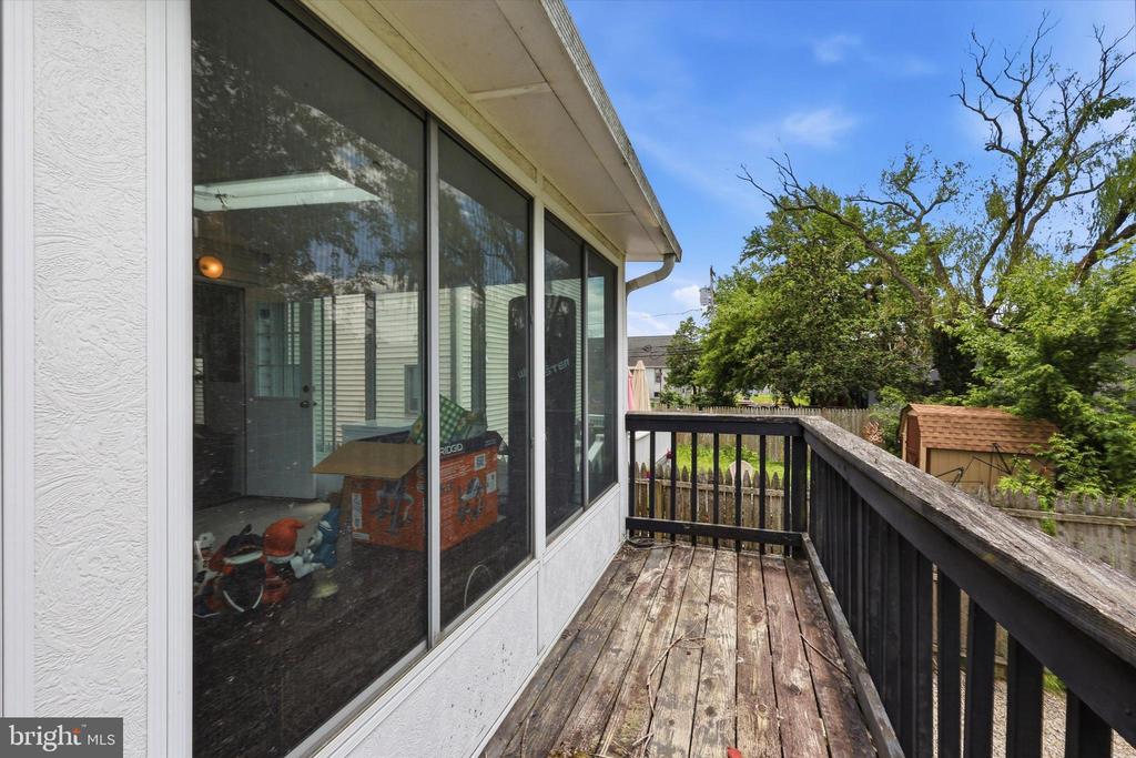 209 AMOSLAND ROAD