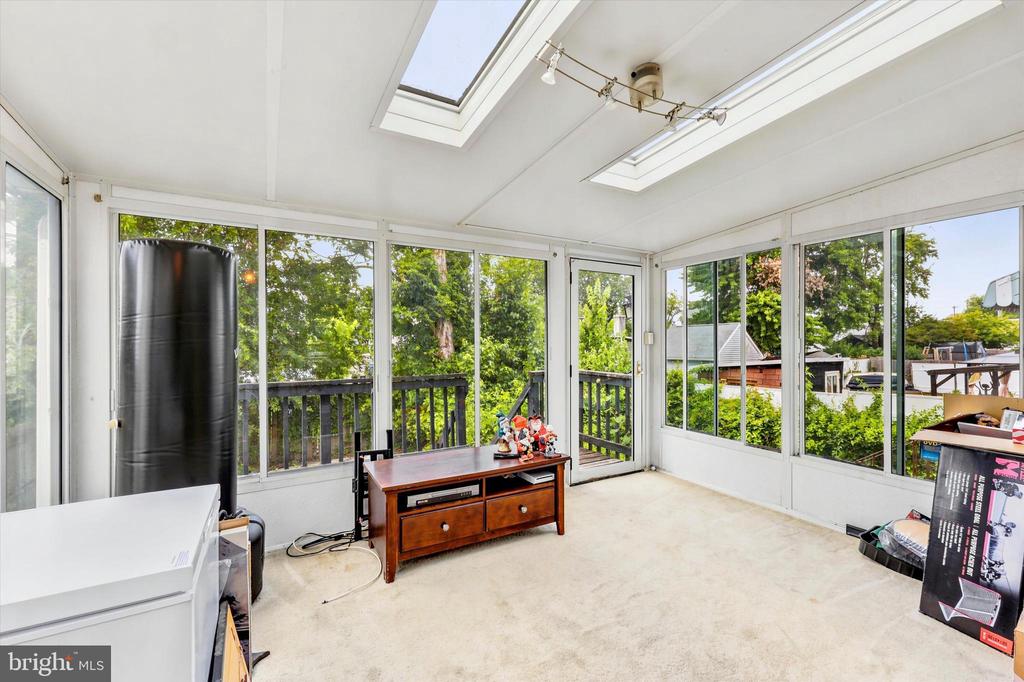 209 AMOSLAND ROAD