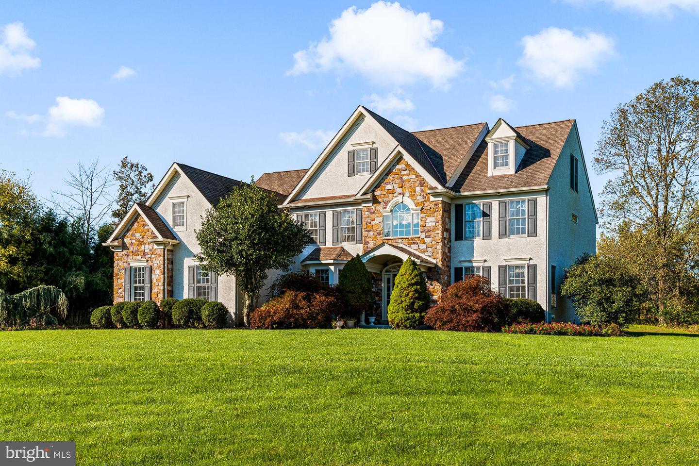 1451 Creek View Ln