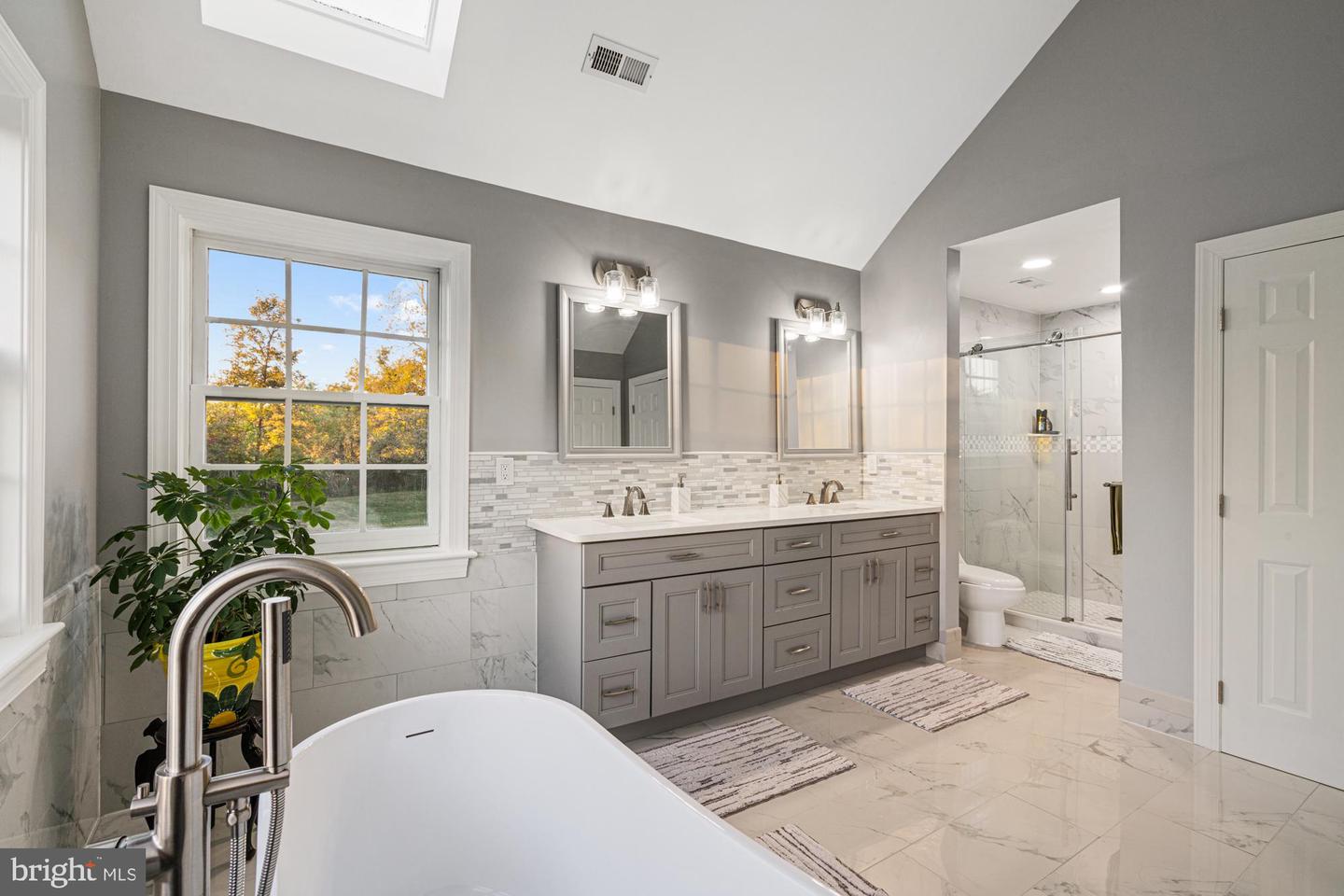 1451 Creek View Ln