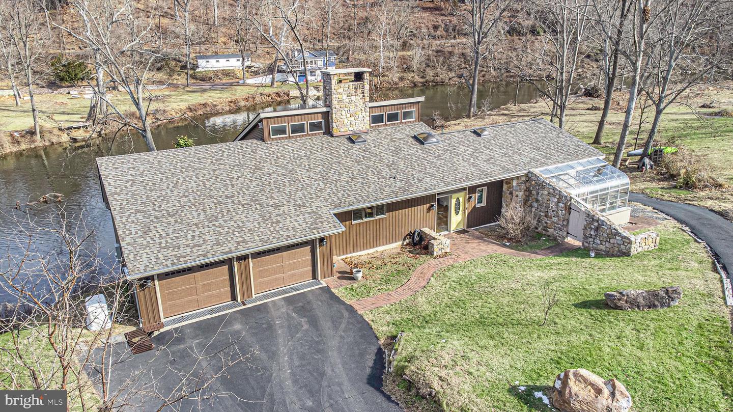 21 Walnut Ln