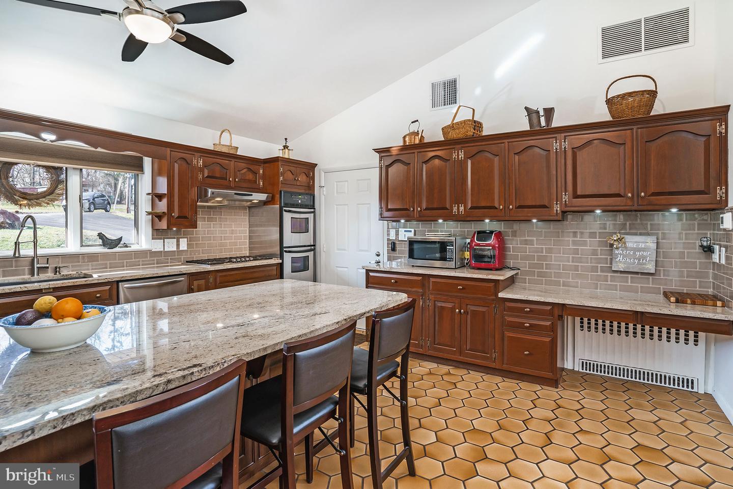 21 Walnut Ln