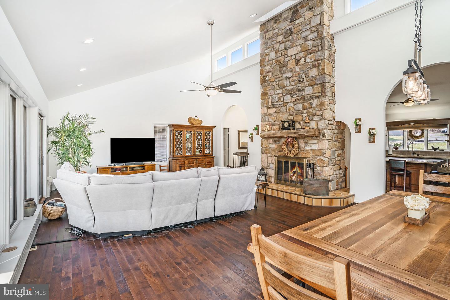 21 Walnut Ln
