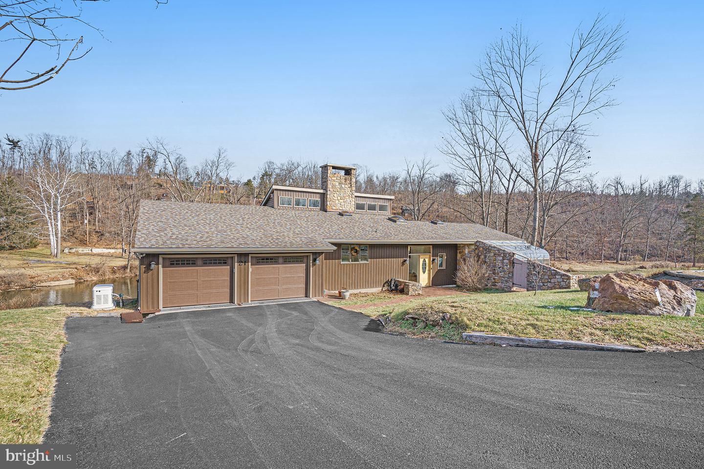 21 Walnut Ln