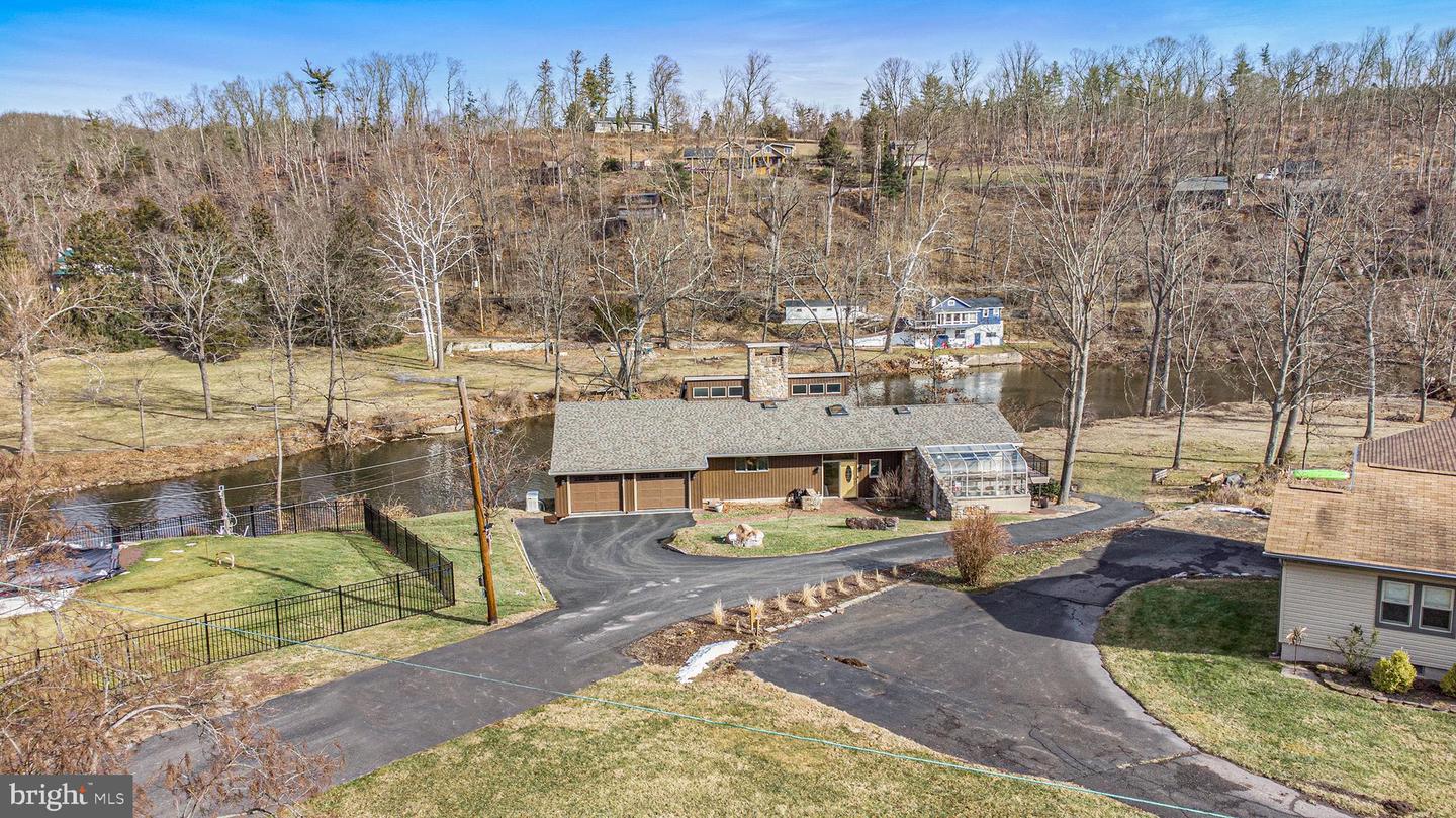 21 Walnut Ln