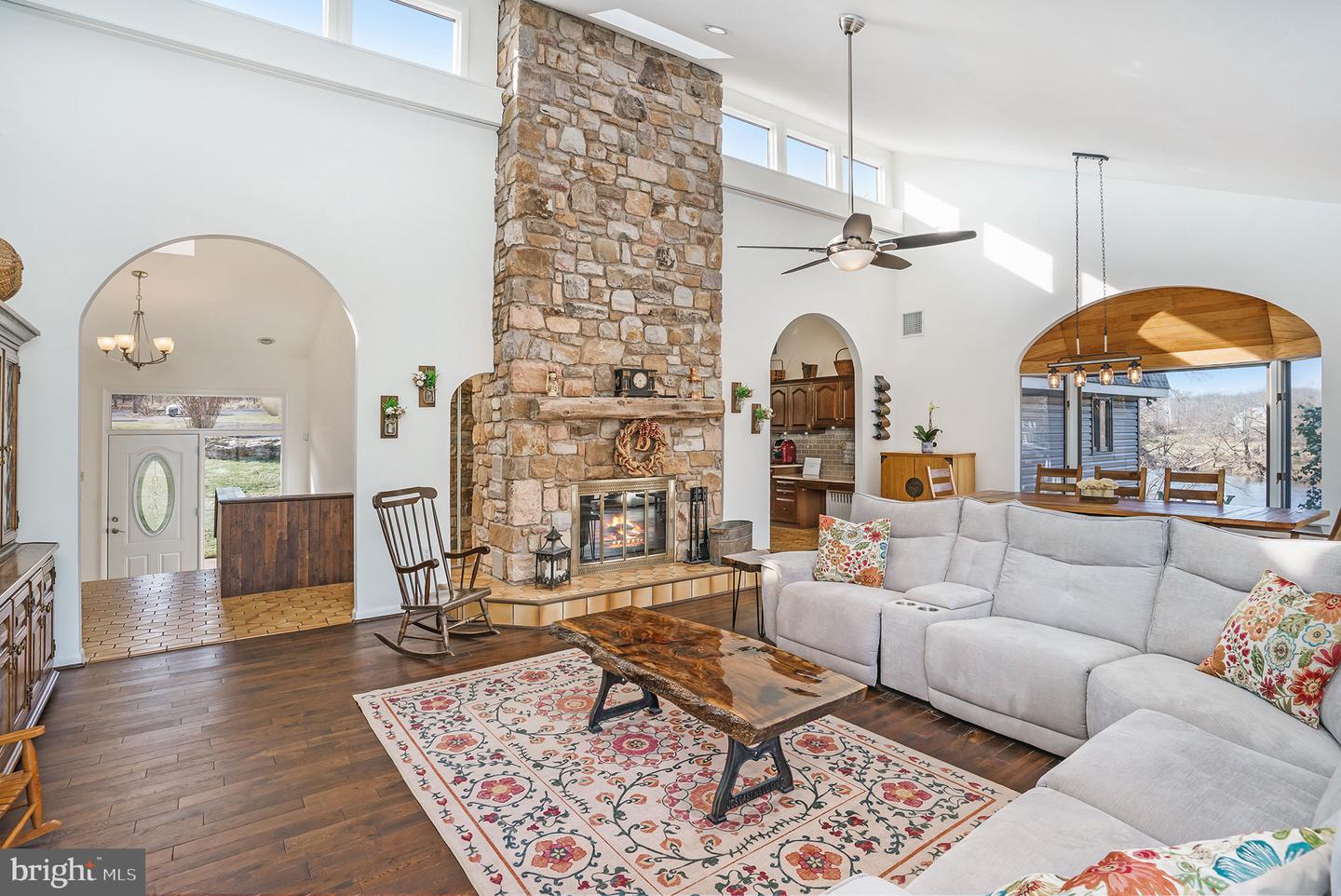 21 Walnut Ln