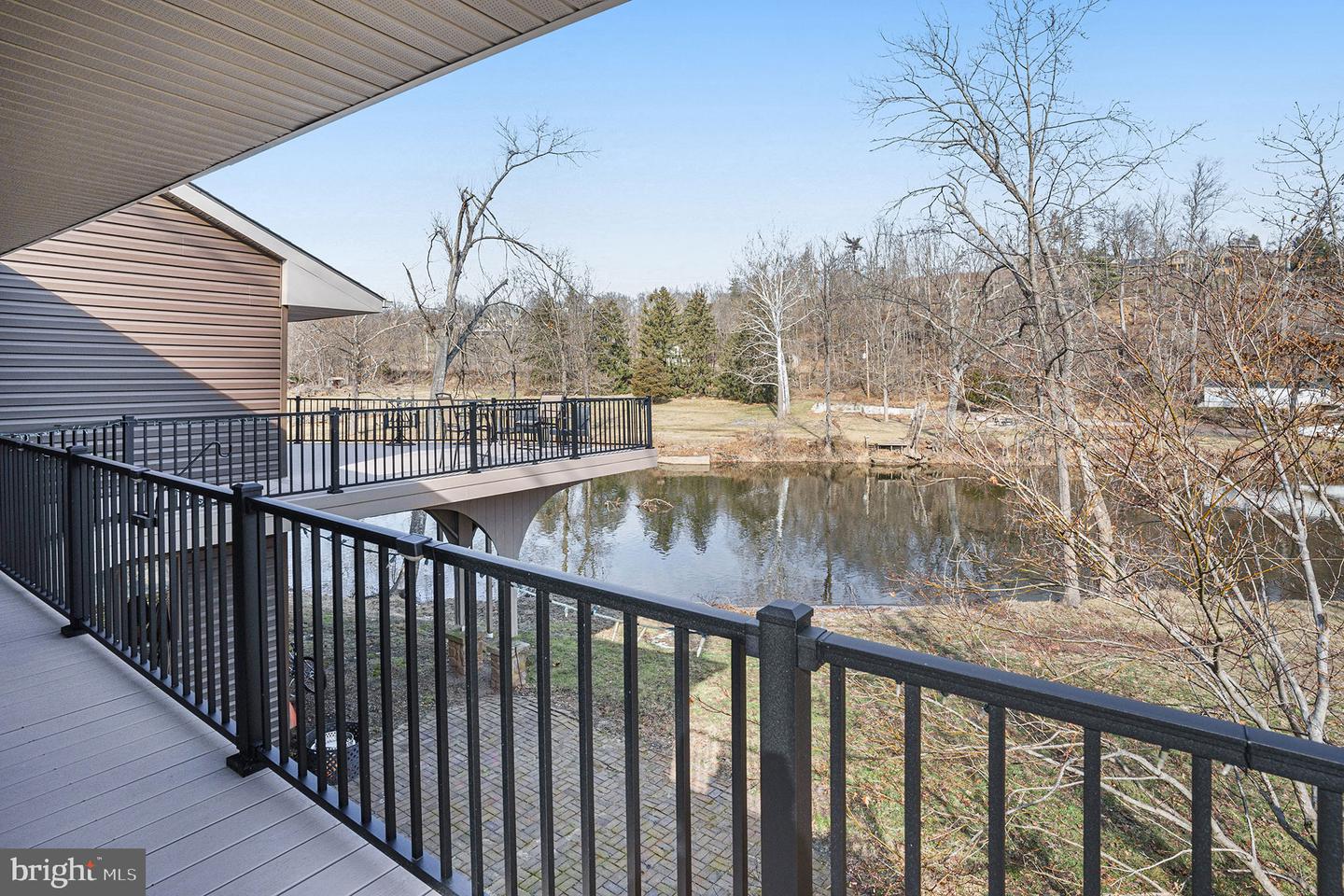 21 Walnut Ln