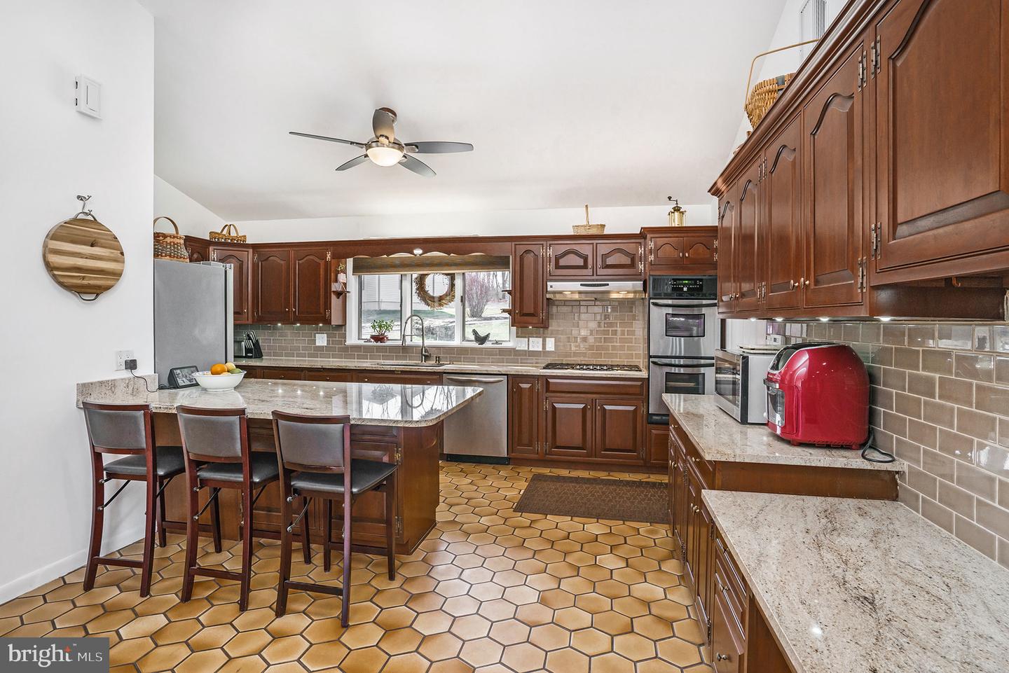 21 Walnut Ln