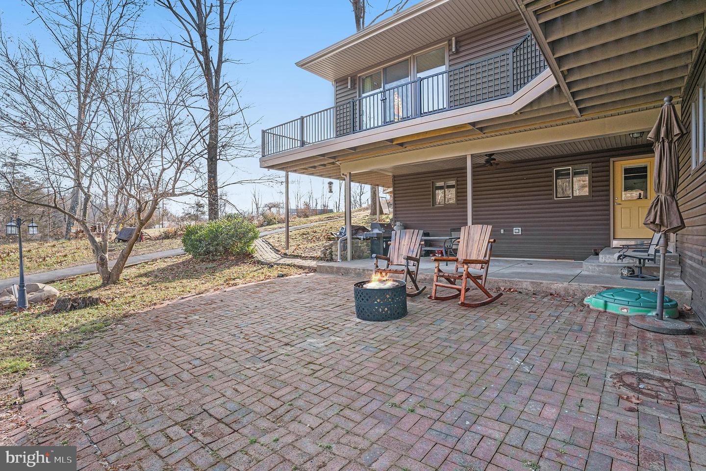 21 Walnut Ln