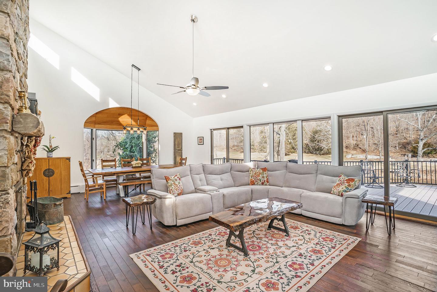 21 Walnut Ln