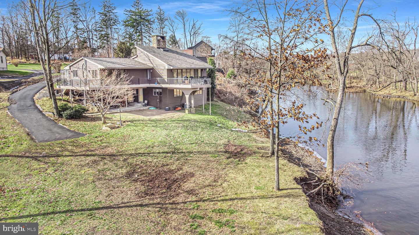 21 Walnut Ln