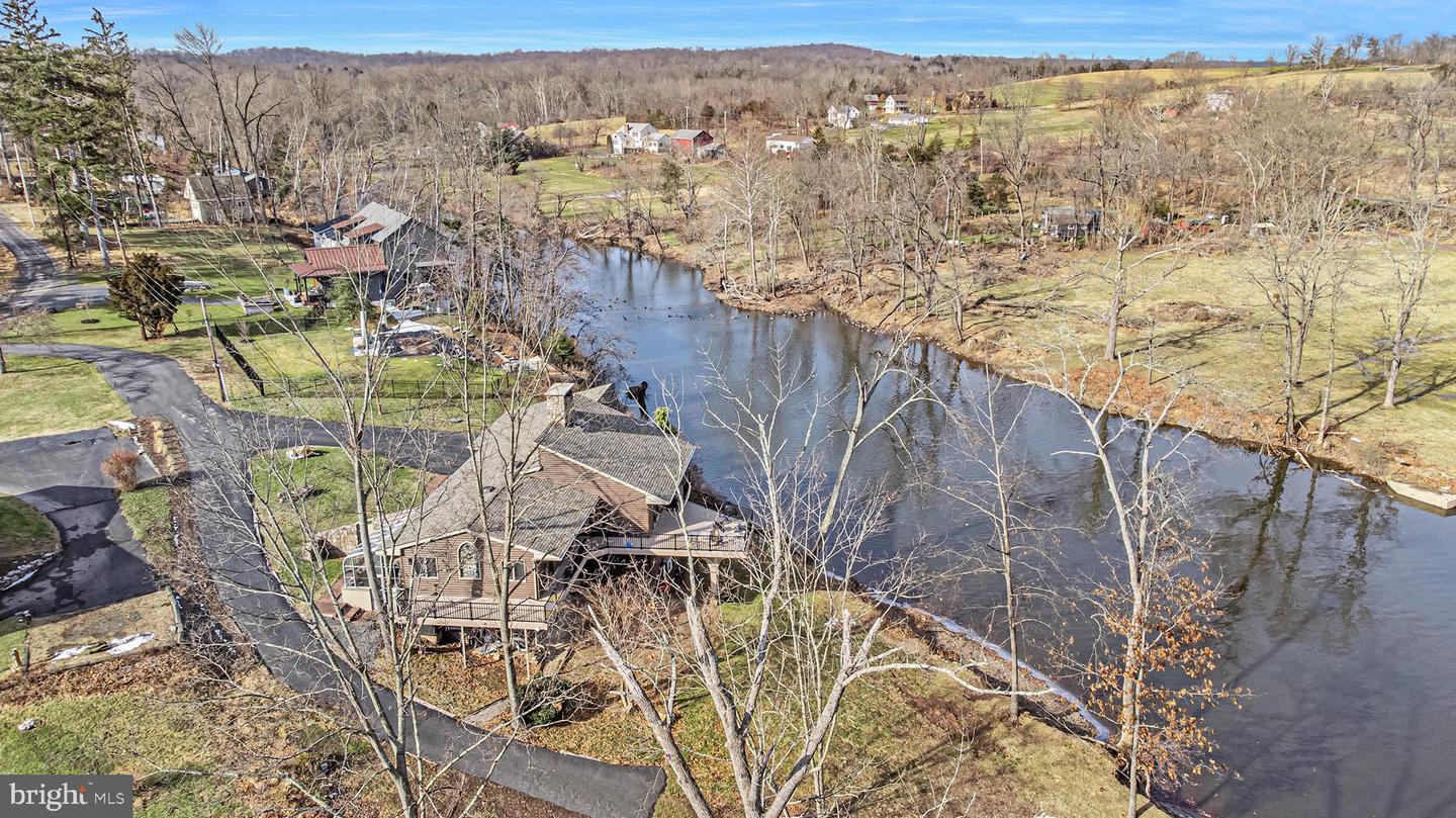 21 Walnut Ln