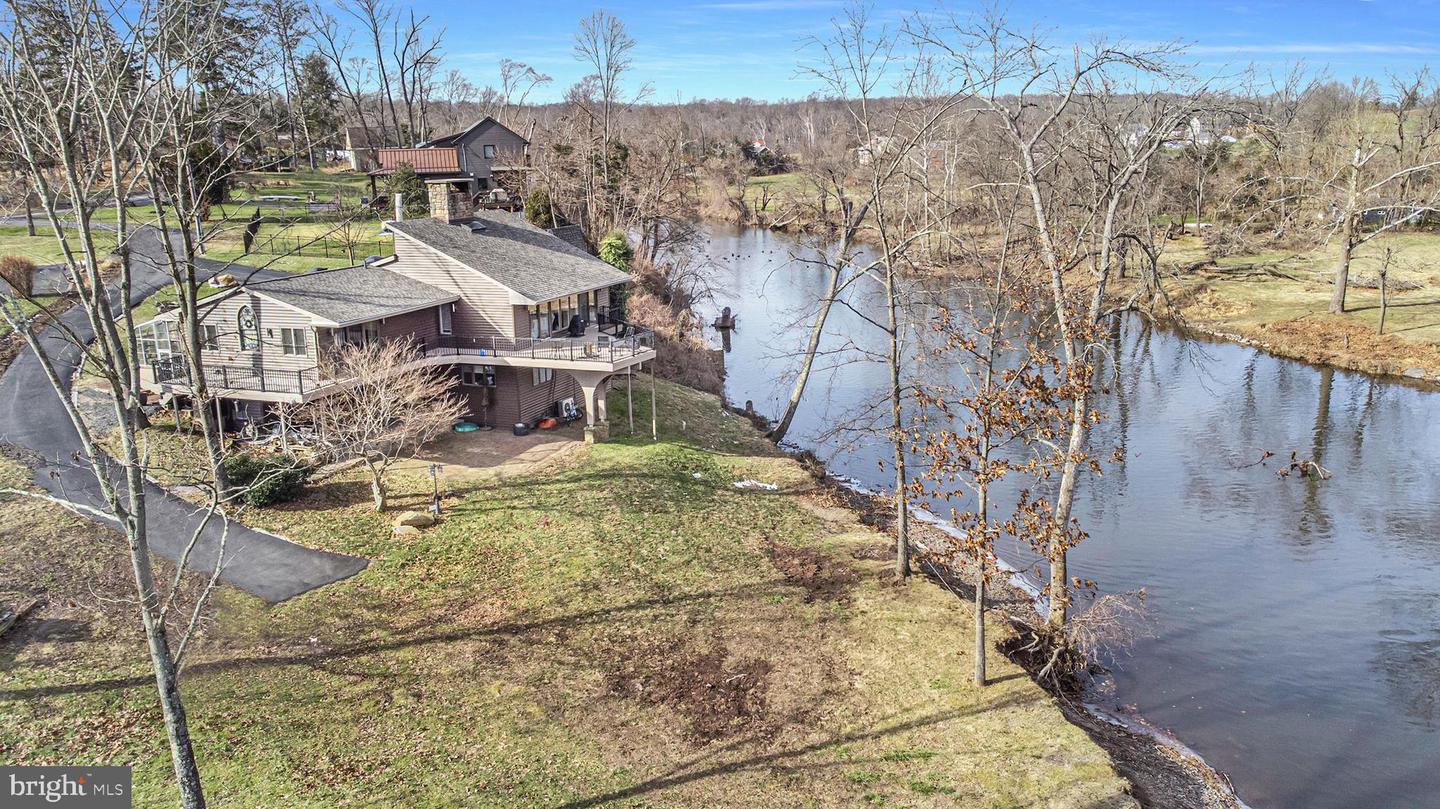 21 Walnut Ln