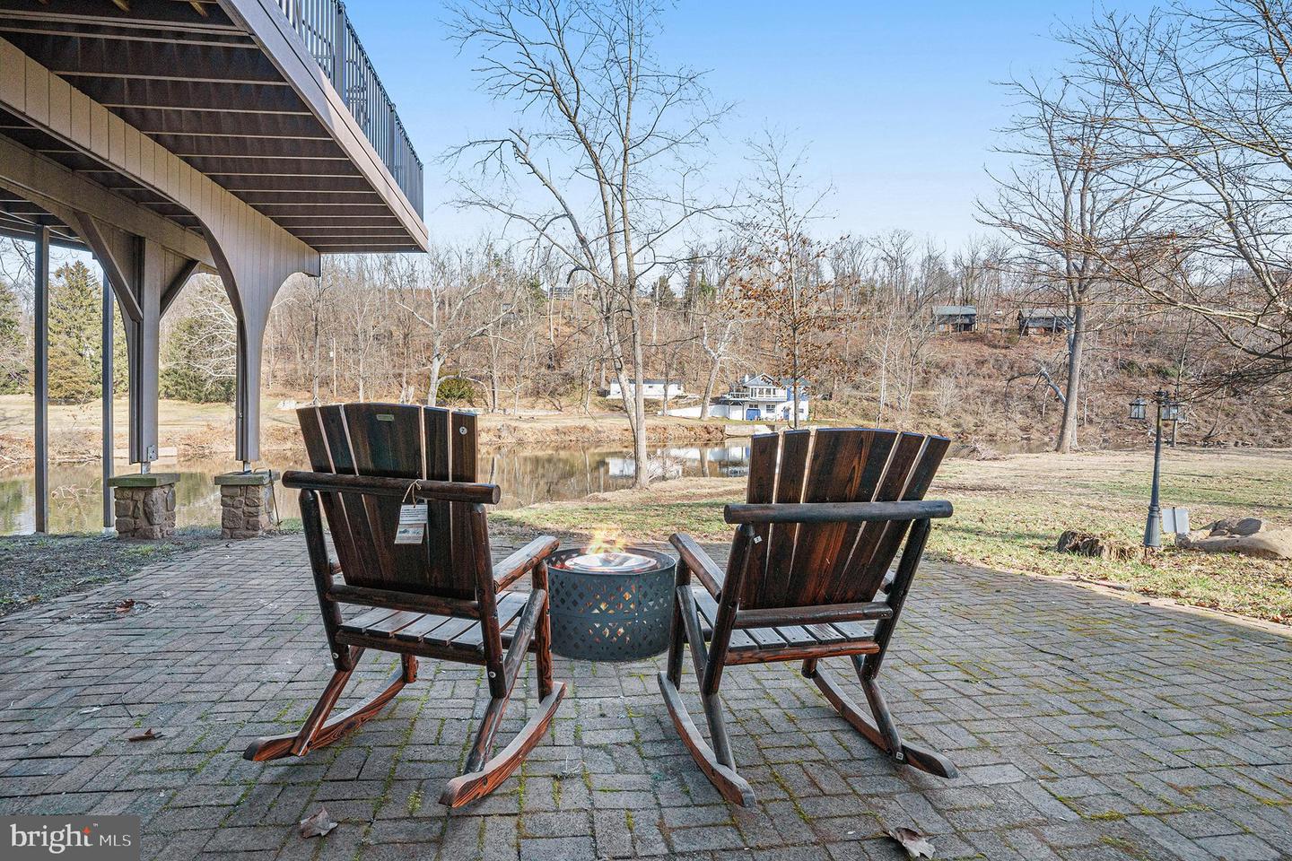 21 Walnut Ln