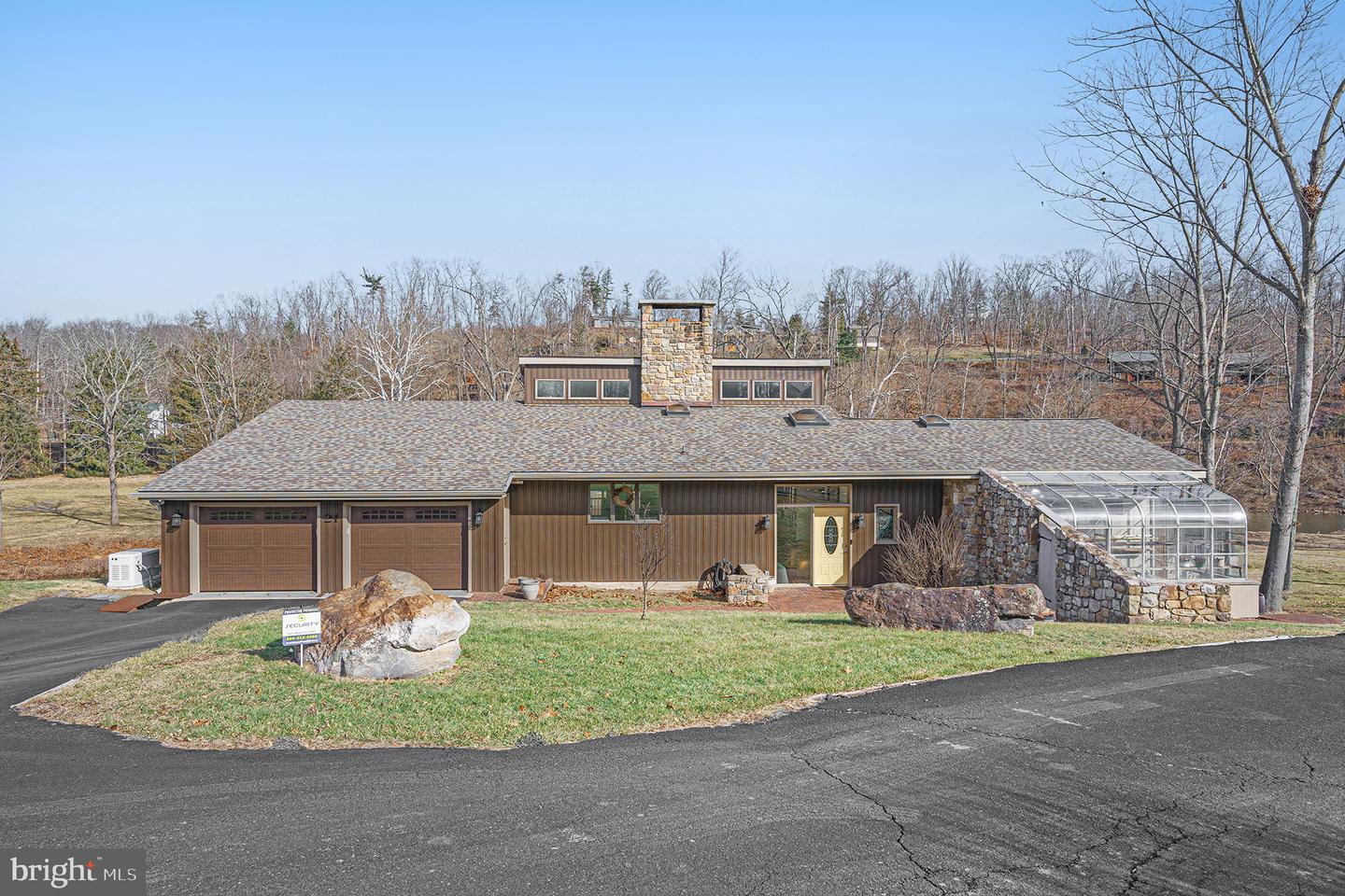 21 Walnut Ln