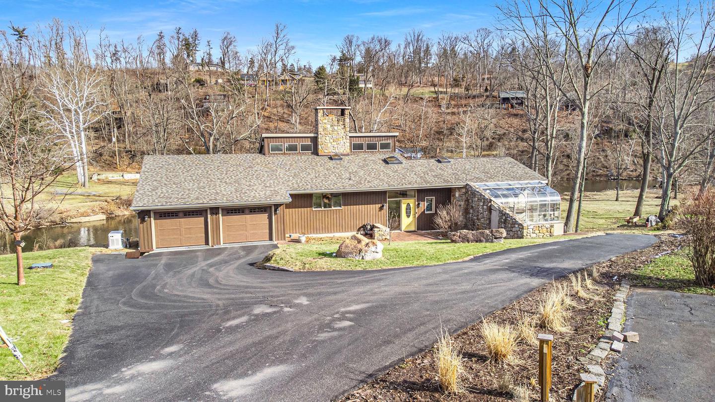 21 Walnut Ln