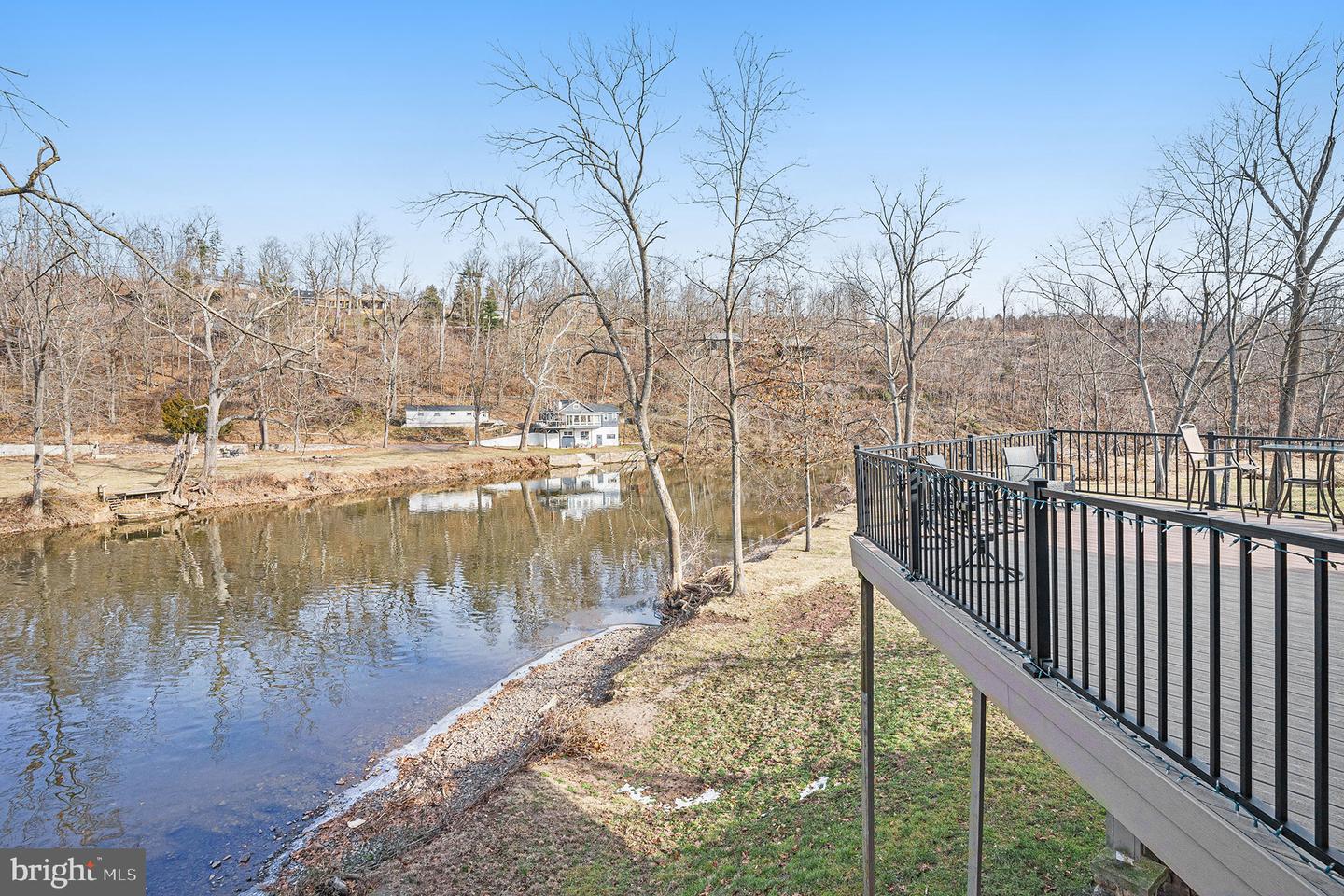 21 Walnut Ln