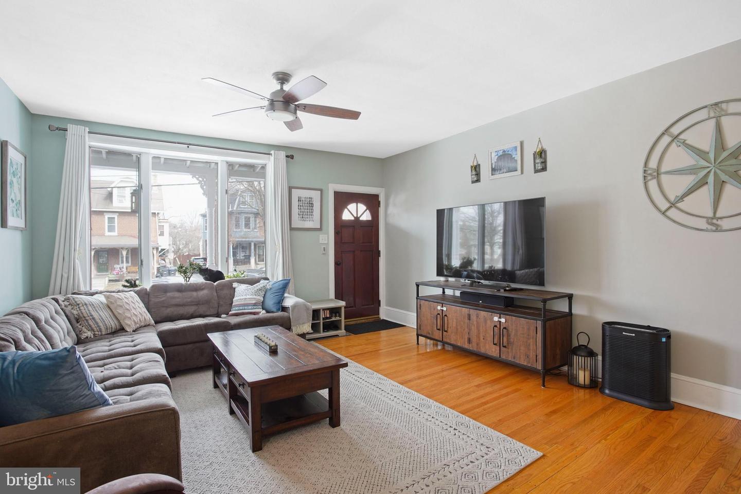 119 W 3rd Ave