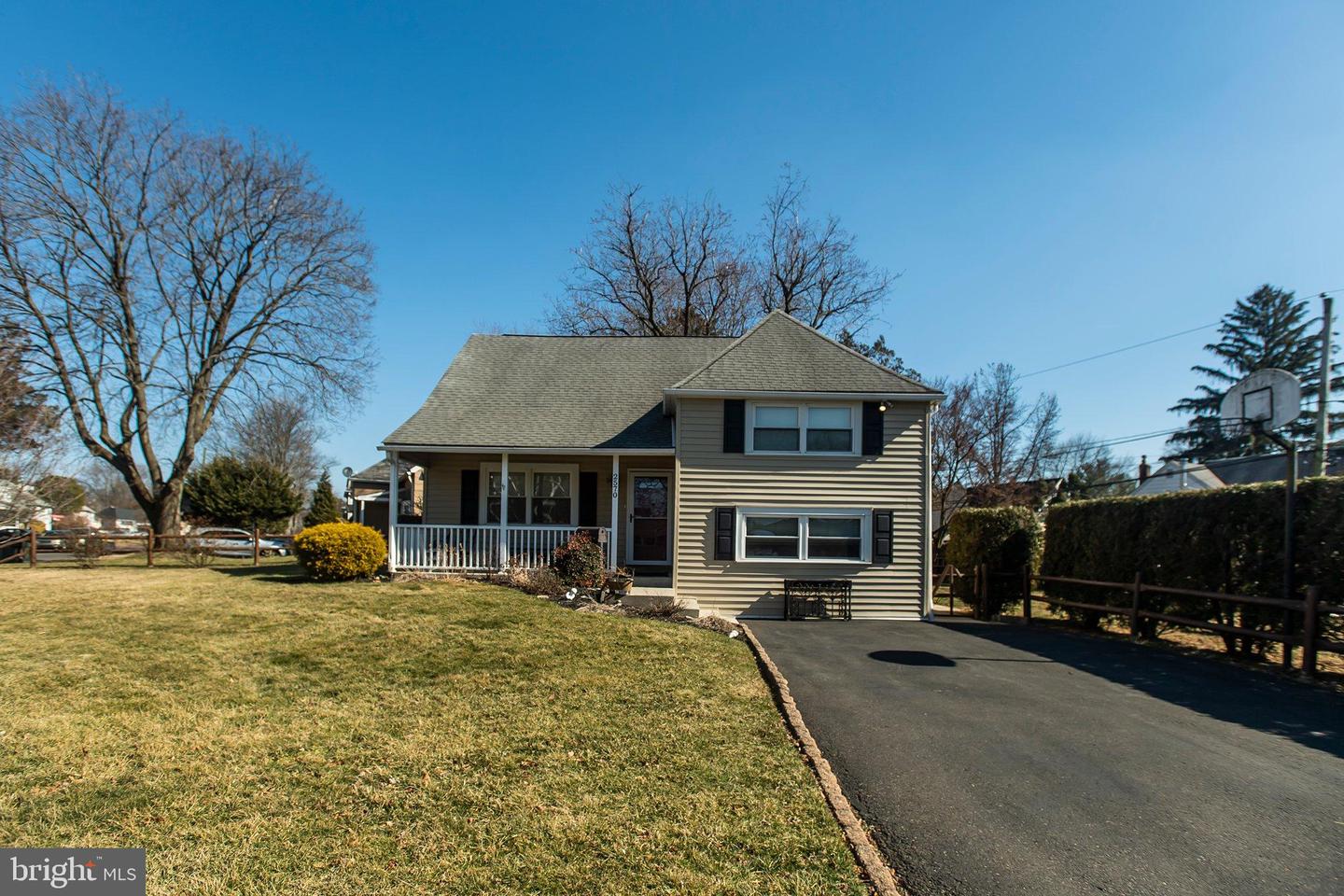 2570 Rosewood Ave
