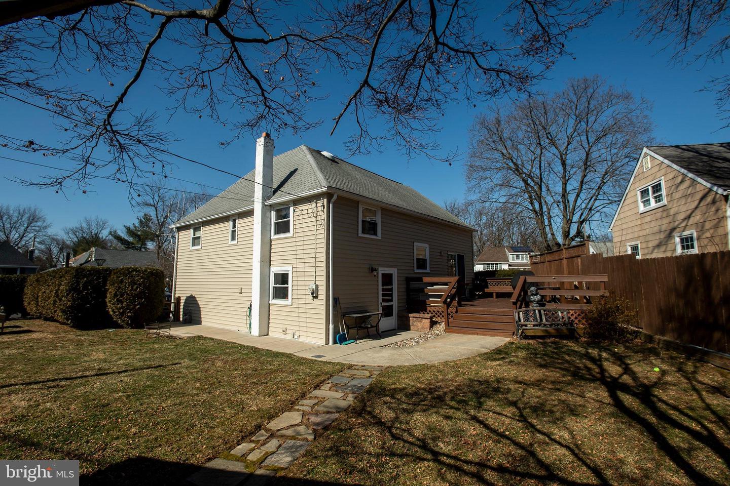 2570 Rosewood Ave