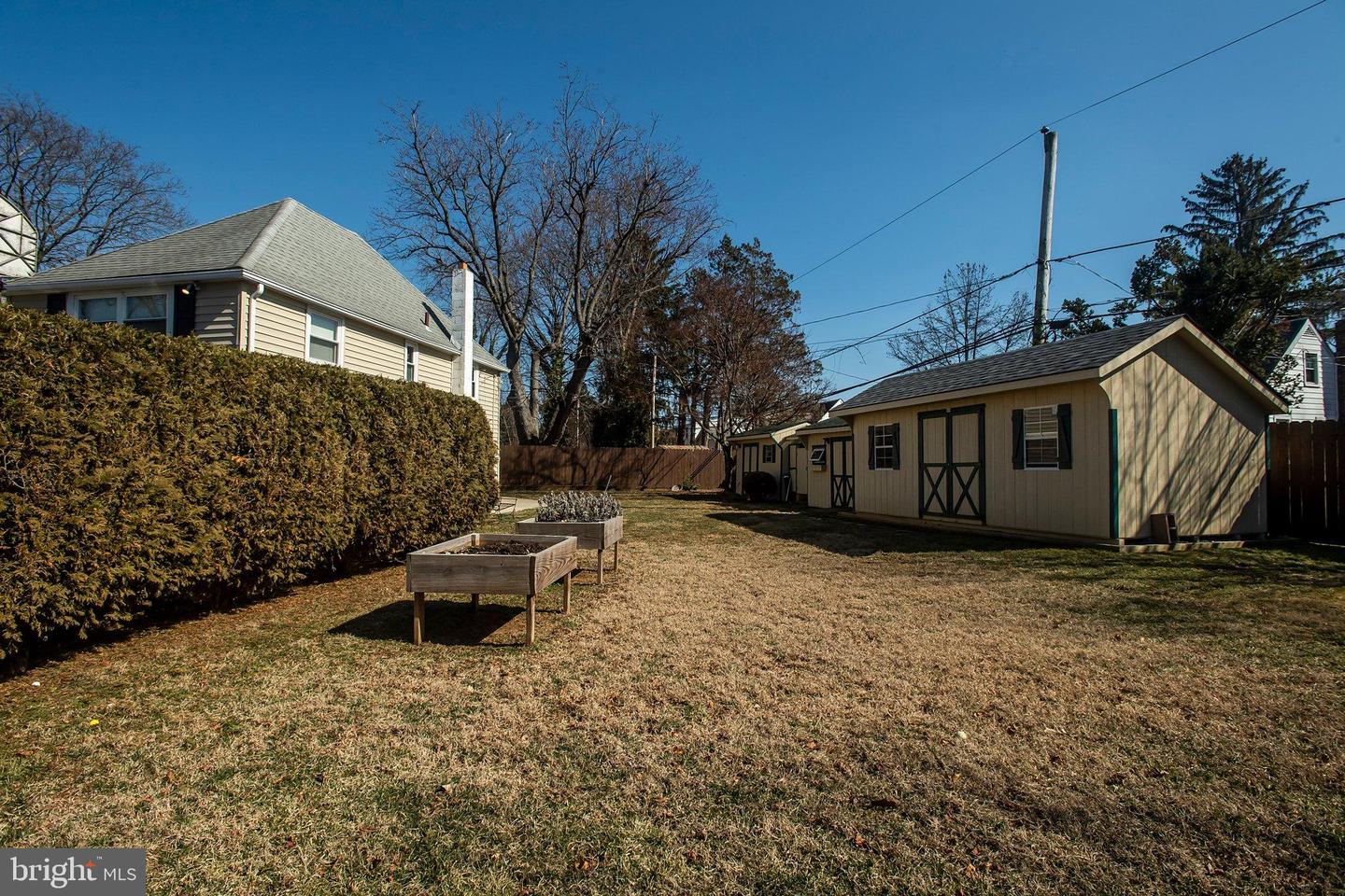 2570 Rosewood Ave