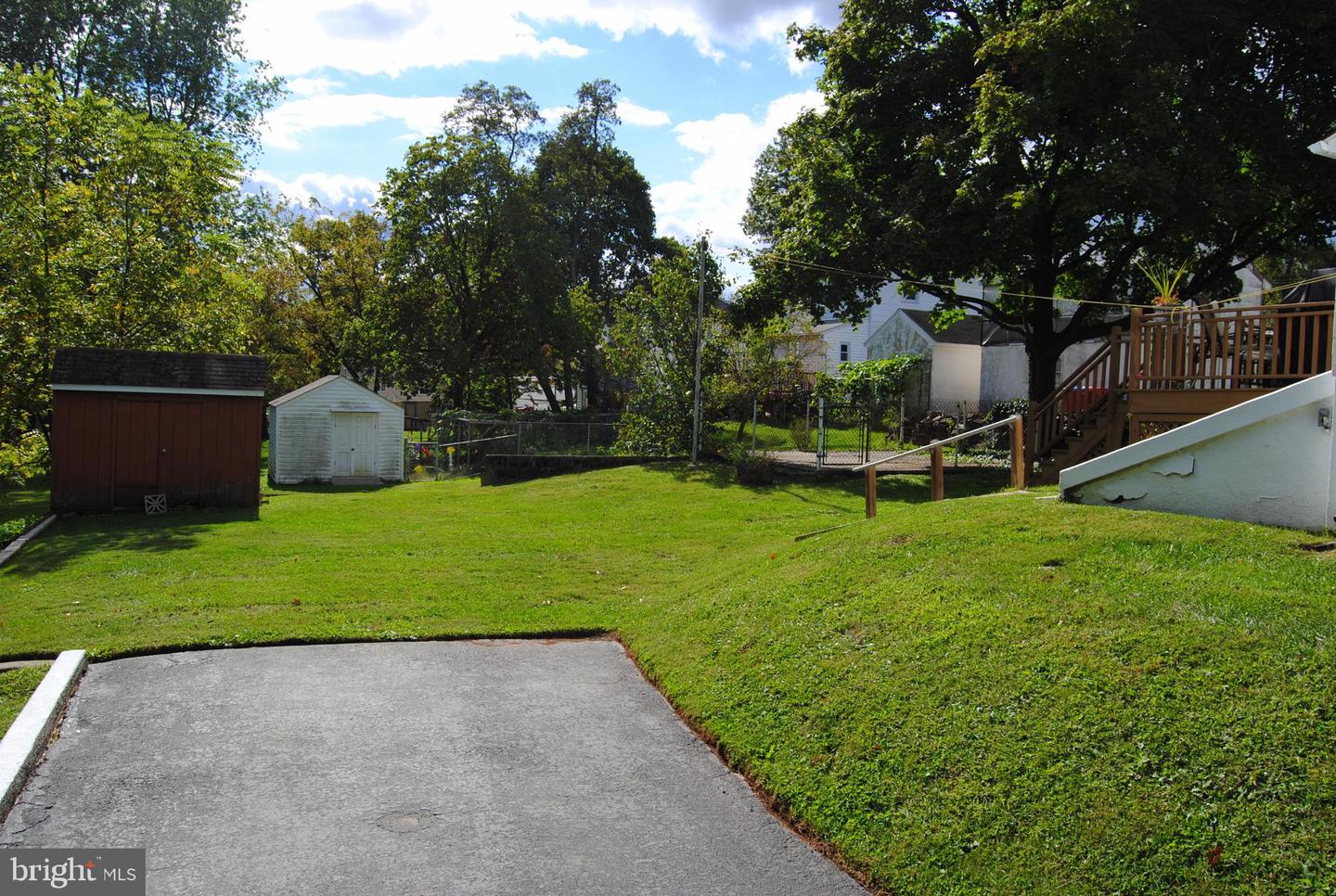 28 Oakdale Ave